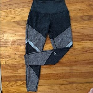 ALO Yoga Women's Charcoal and Light Gray Leggings